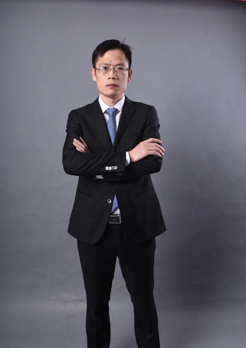 何乔友 创始人 & 执行董事